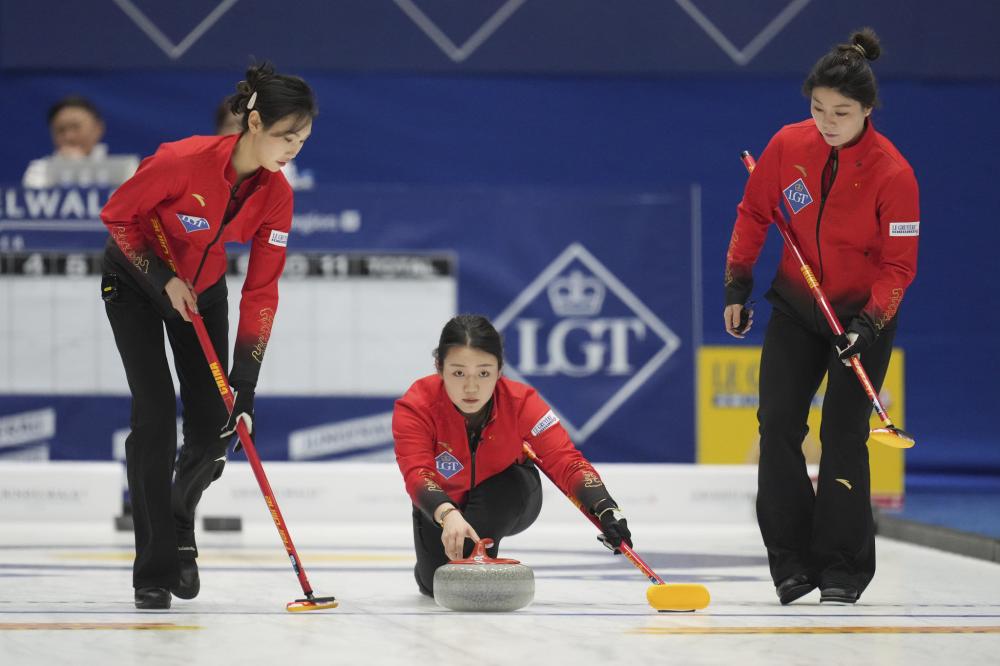 布斯克茨与阿尔巴现身迈阿密网球表演赛，为同胞阿卡助阵