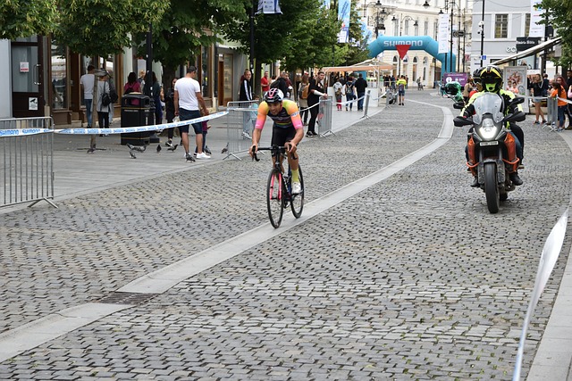 弗兰克：获胜后热刺晋级形势大好，西蒙斯延续了自身好状态